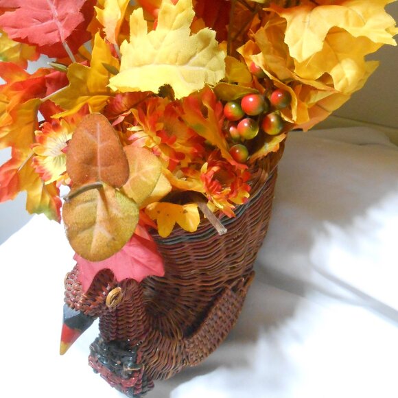 VTG WICKER RATTAN THANKSGIVING TURKEY CENTERPIECE FALL FLOWERS BOUQUET 🦃🍂 NWOT - Picture 1 of 9